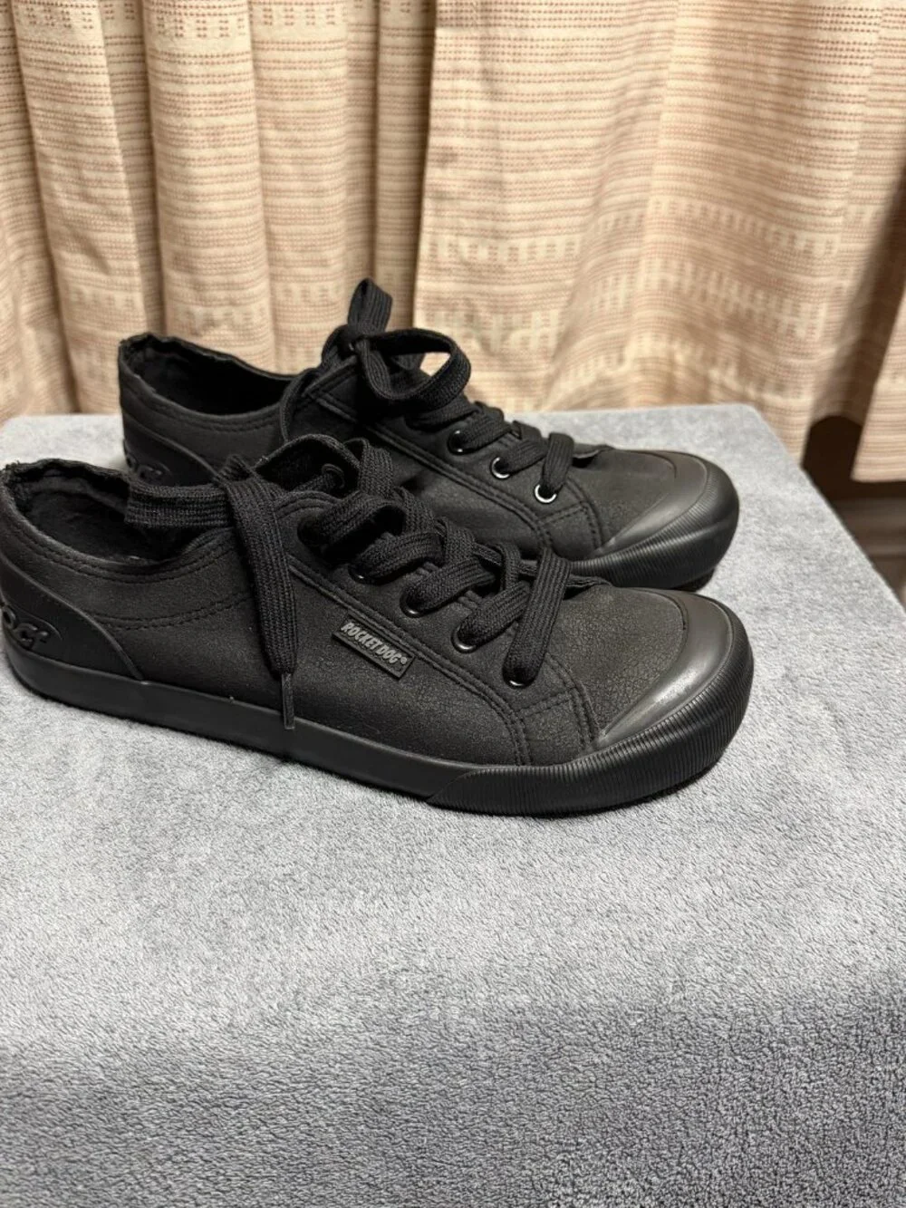 Rocket Dog Black Canvas Lace-Up Sneakers Women's 8